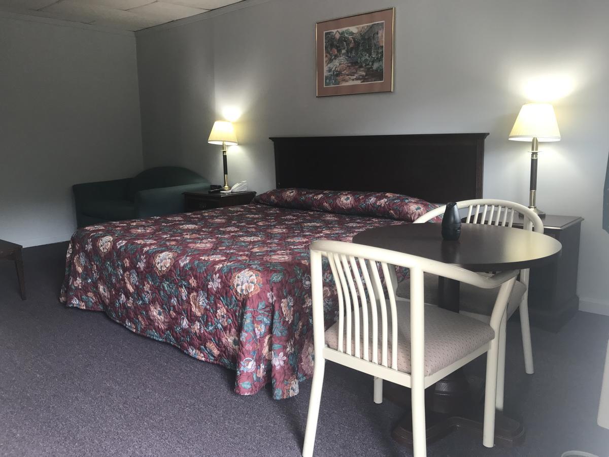 Economy Inn Alfred Экстерьер фото